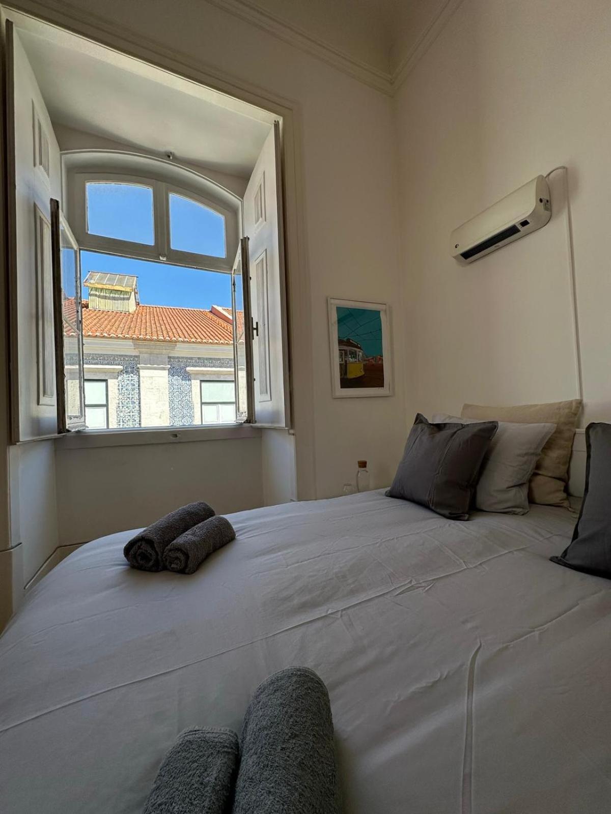 Apartment Deluxe King With Ac With2 Bedrooms Lisbon Exterior photo